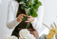 Optimizing Workspace Organization: Creating an Environment Conducive to Productivity florist composing bouquet of flowers with green stem and leaves