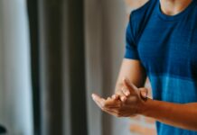 Goal Setting Theory of Motivation man clapping hands for support in gym