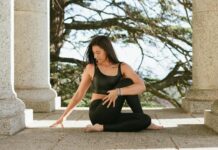 What are the 4 C’s of Mindfulness? woman in black tank top and black leggings sitting on floor